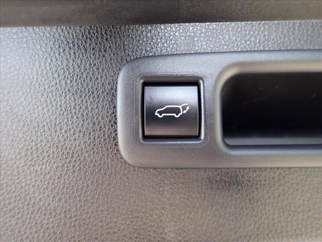 Used 2020 Toyota Highlander LE AWD/4WD image 9