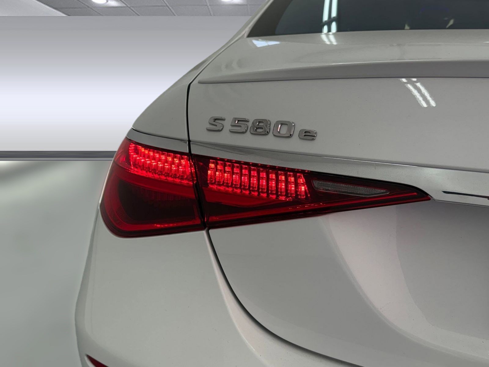 New 2026 Mercedes-Benz S 580e 4MATIC Sedan image 9