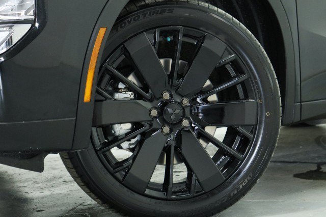 New 2026 Mitsubishi Outlander LE FWD image 3
