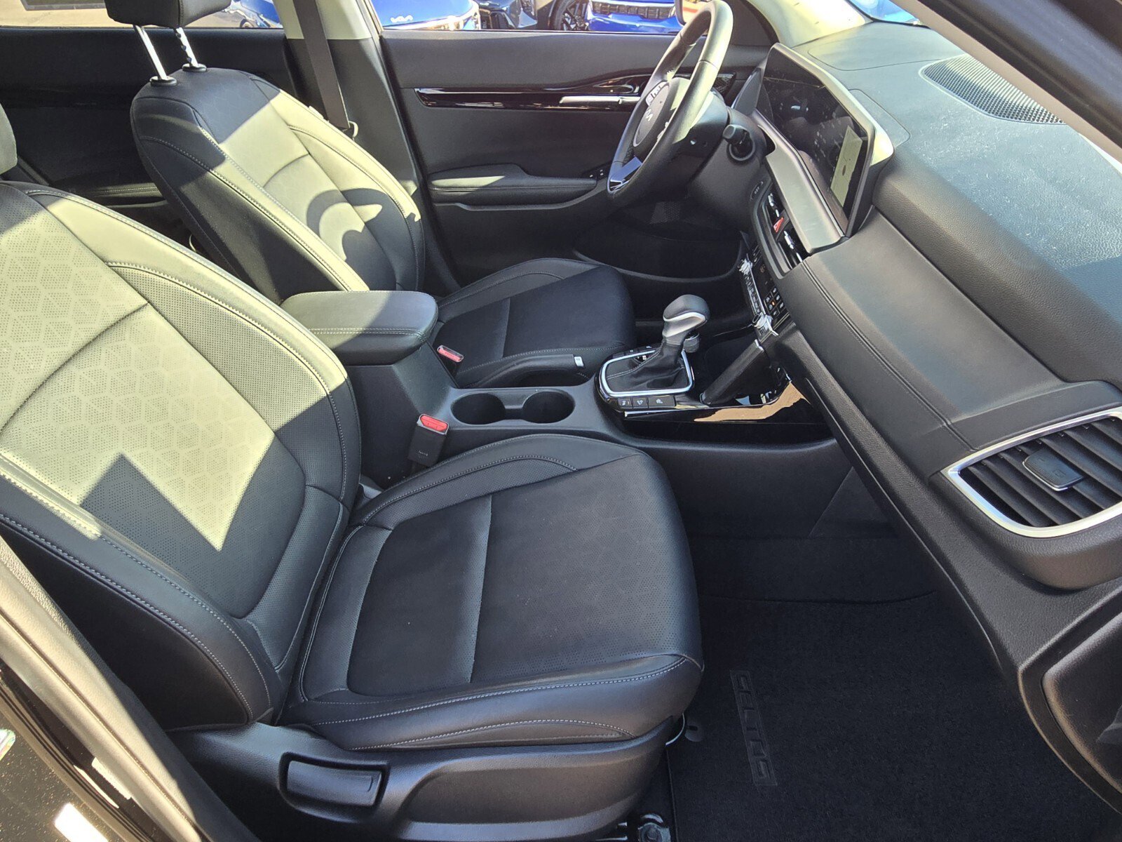 Certified 2025 Kia Seltos EX w/ EX Sunroof Package image 16