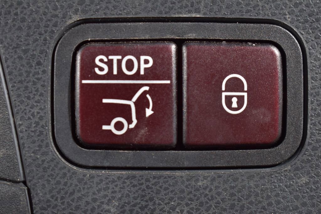 Used 2018 Mercedes-Benz GLC 300 4MATIC Coupe image 5