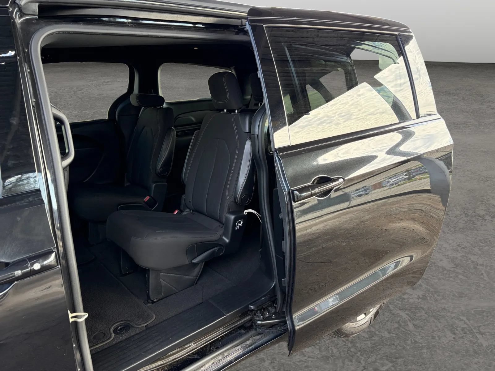 Used 2021 Chrysler Pacifica Touring w/ Cold Weather Group AWD/4WD image 14