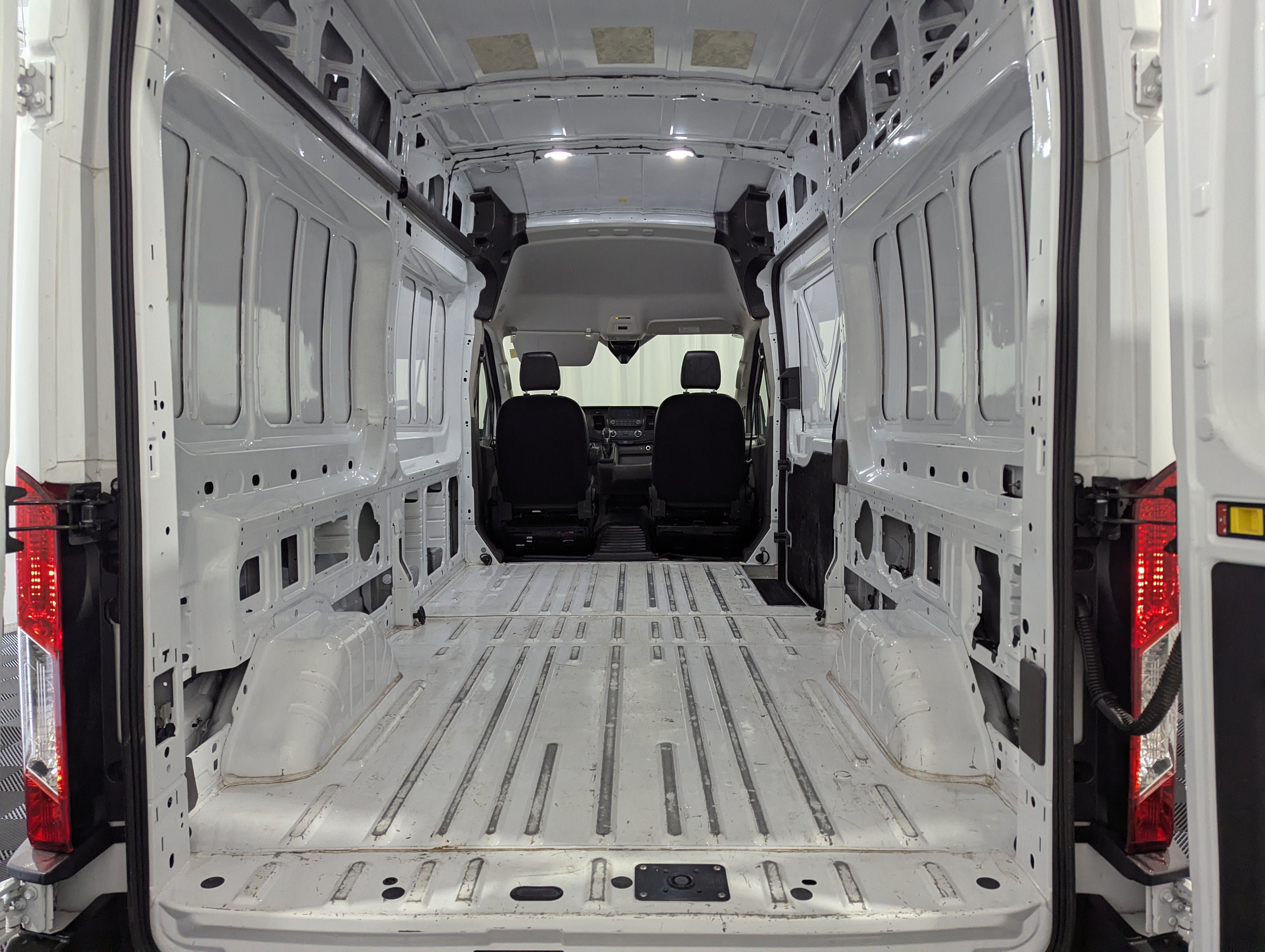 Used 2025 Ford Transit 250 148 High Roof RWD image 12