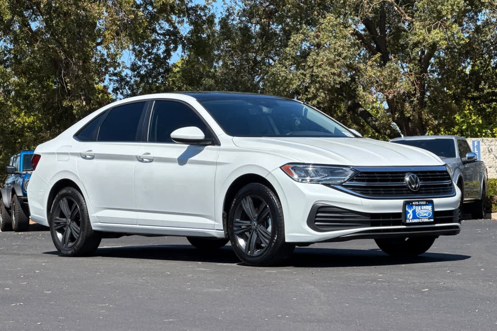 Used 2024 Volkswagen Jetta SE FWD image 9