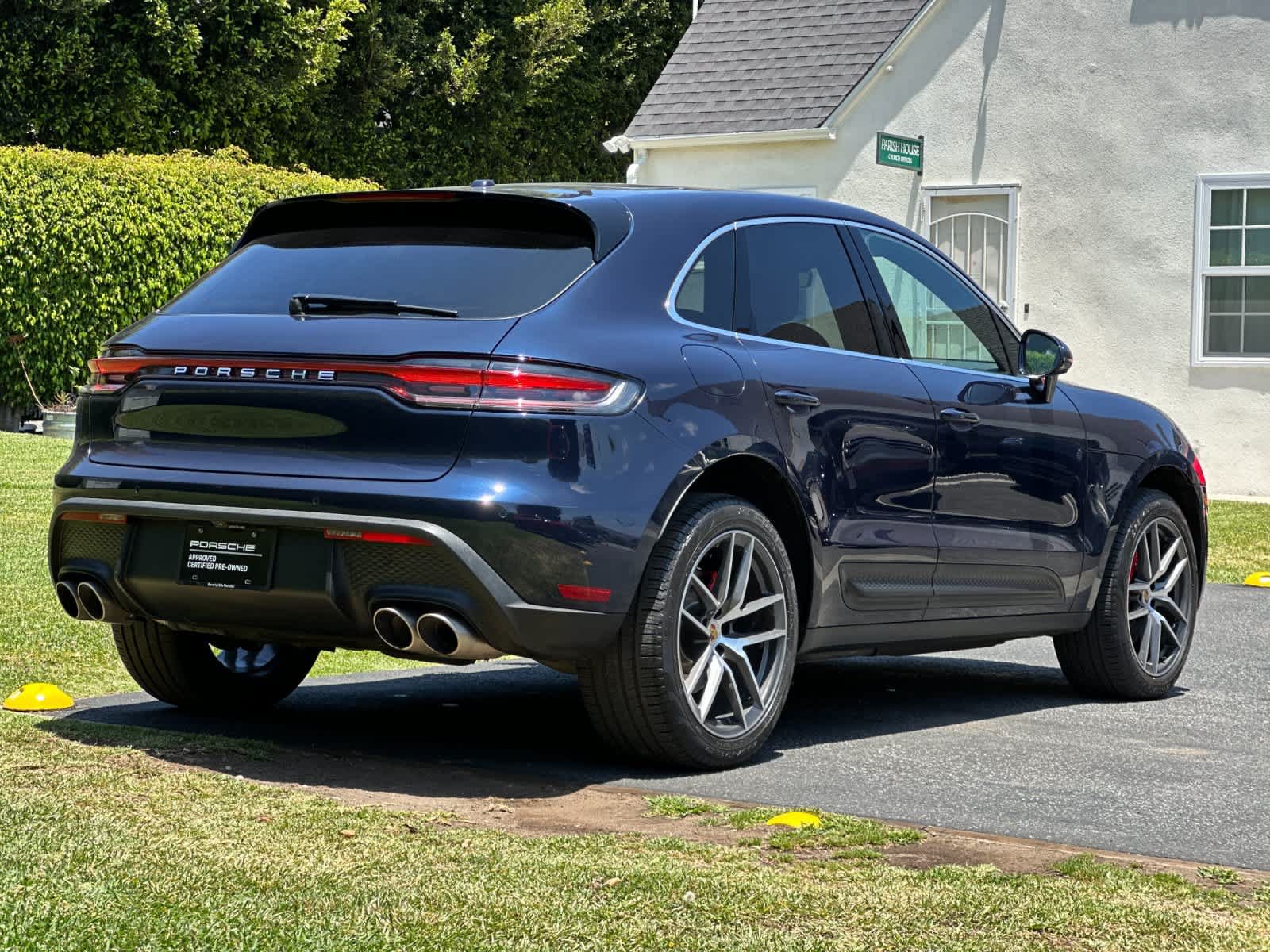 Certified 2023 Porsche Macan S AWD/4WD image 8