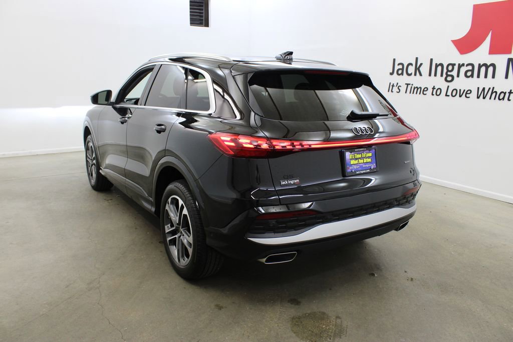Certified 2025 Audi Q5 Premium w/ Convenience Package image 3