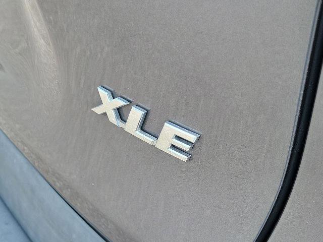 Used 2021 Toyota RAV4 XLE Premium image 10