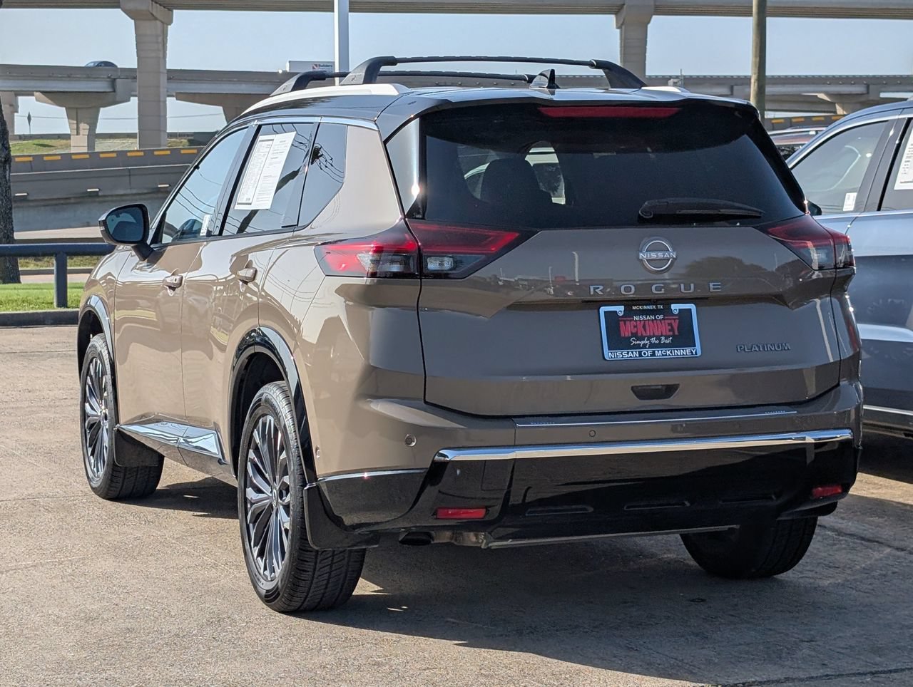 Certified 2024 Nissan Rogue Platinum w/ Platinum Premium Package FWD image 4