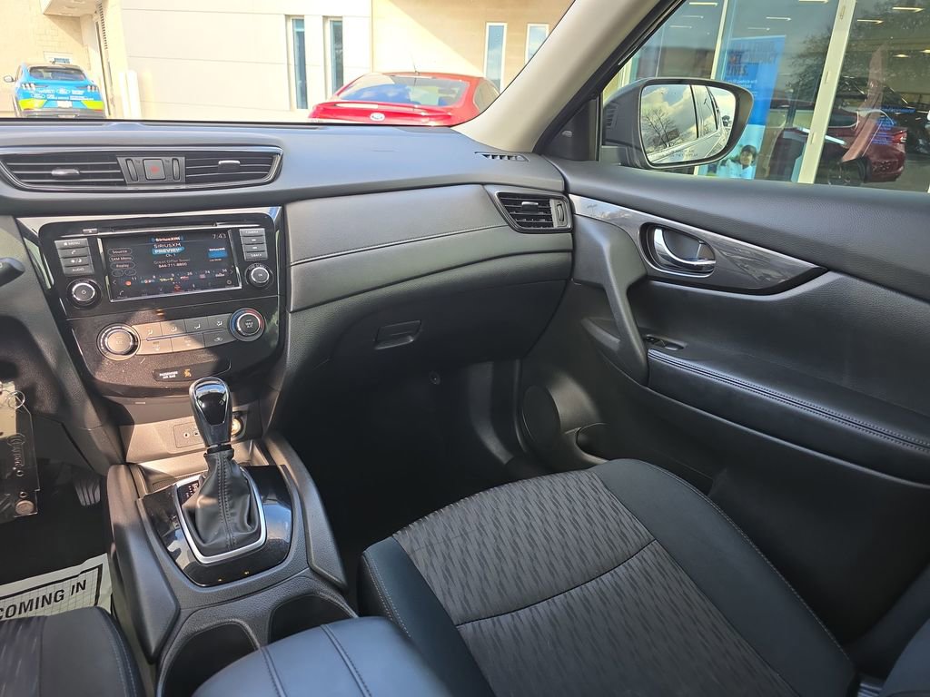 Used 2018 Nissan Rogue S image 23