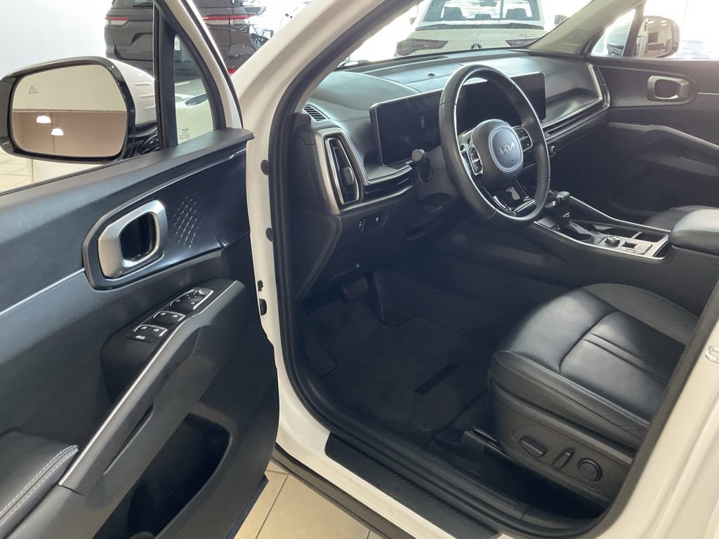 Used 2024 Kia Sorento S image 10