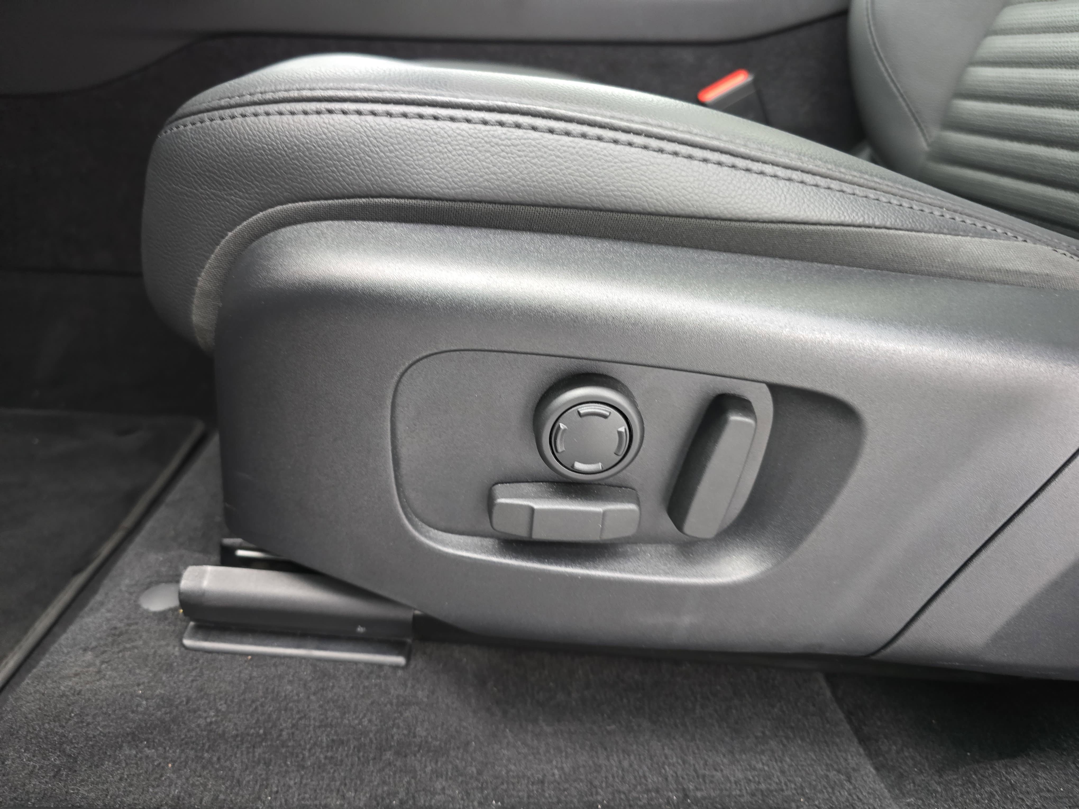Certified 2024 Land Rover Discovery Sport S image 29
