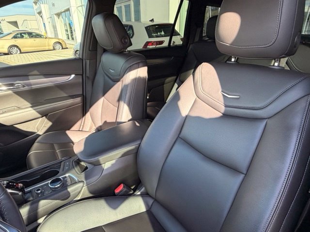 Used 2023 Cadillac XT6 Luxury AWD/4WD image 9