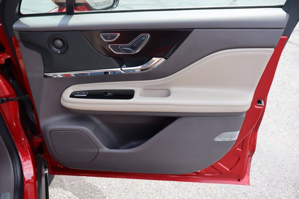 Used 2022 Lincoln Corsair Reserve w/ Equipment Group 201A image 28