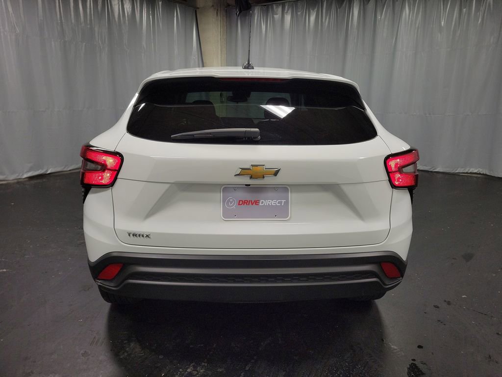 Used 2025 Chevrolet Trax LS w/ LS Convenience Package image 7