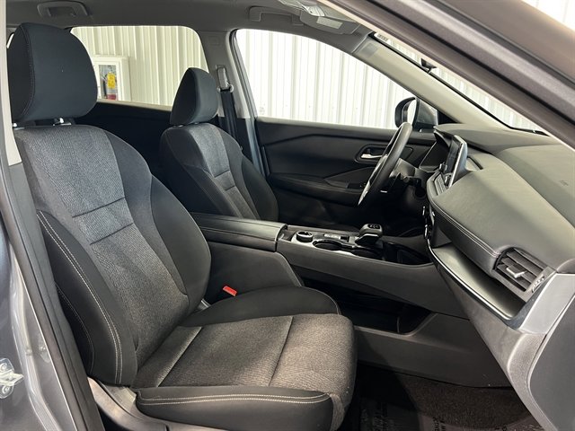 Used 2024 Nissan Rogue SV image 28