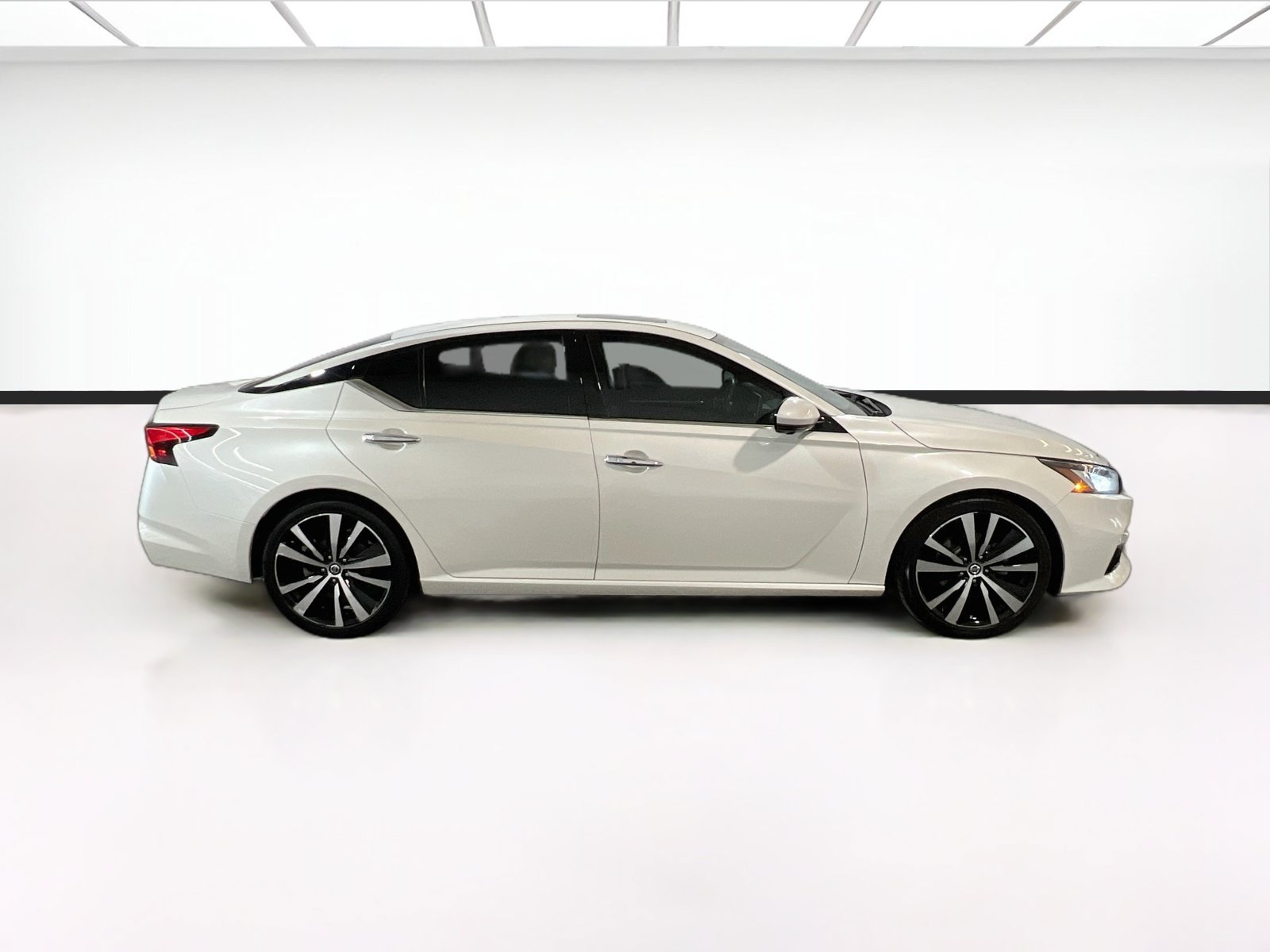 Used 2019 Nissan Altima 2.5 Platinum FWD image 25