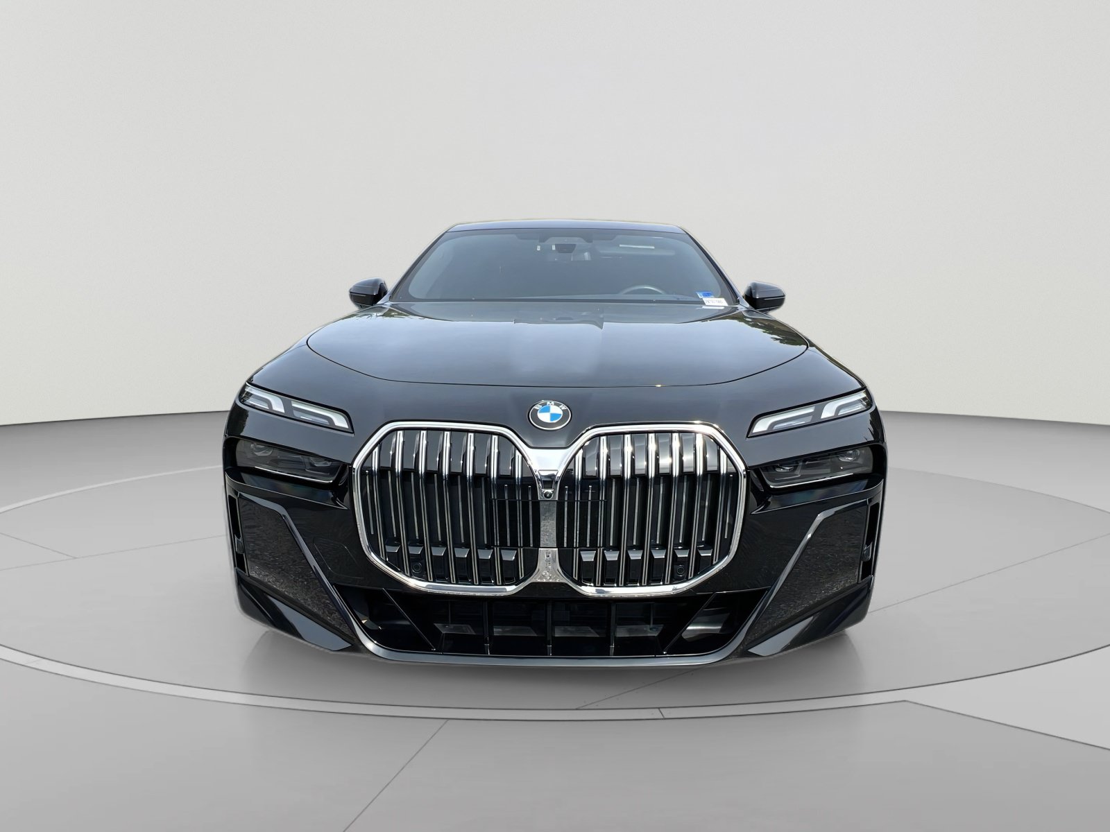 Used 2025 BMW 740i xDrive AWD/4WD image 8