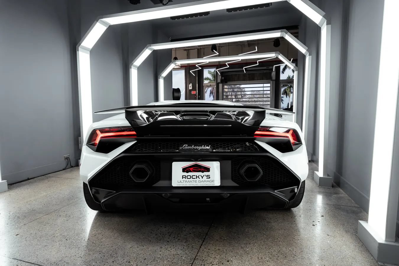 Used 2023 Lamborghini Huracan Tecnica RWD image 5