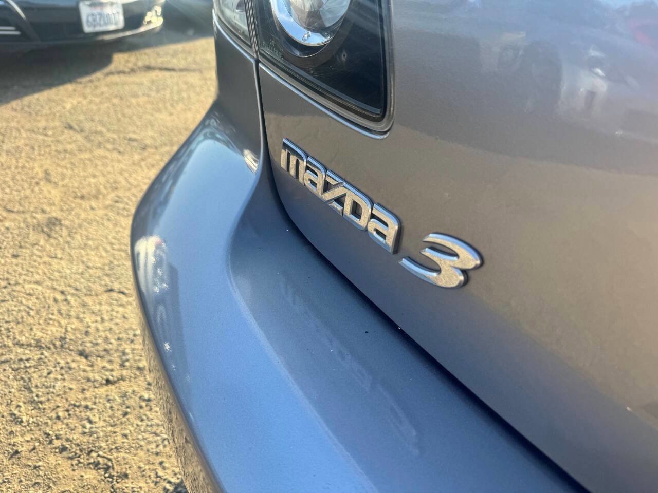 Used 2005 MAZDA MAZDA3 s w/ Moonroof & 6-CD Pkg image 11