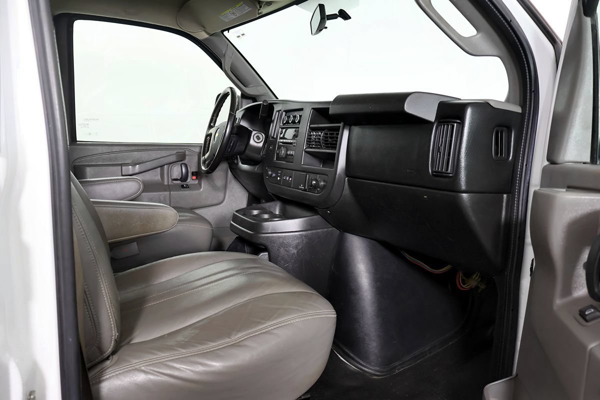 Used 2016 Chevrolet Express 3500 LS RWD image 27