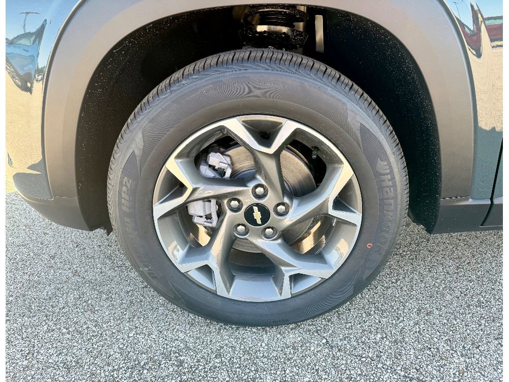 New 2025 Chevrolet Trax LT w/ Driver Confidence Package image 9