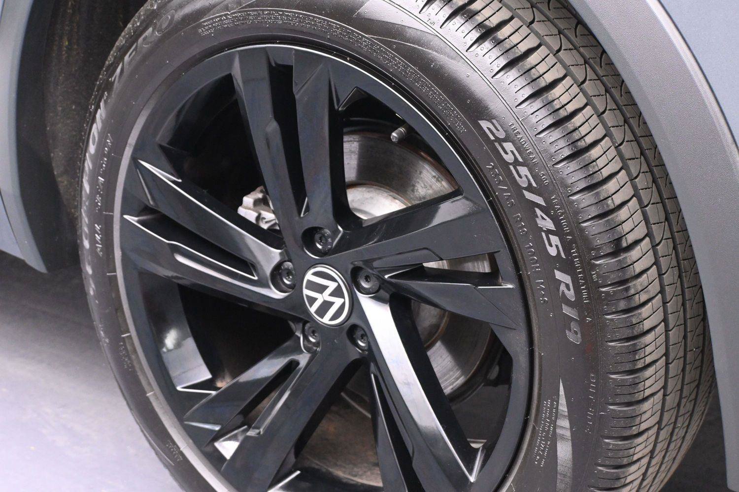 Certified 2024 Volkswagen Tiguan SE R-Line AWD/4WD image 12