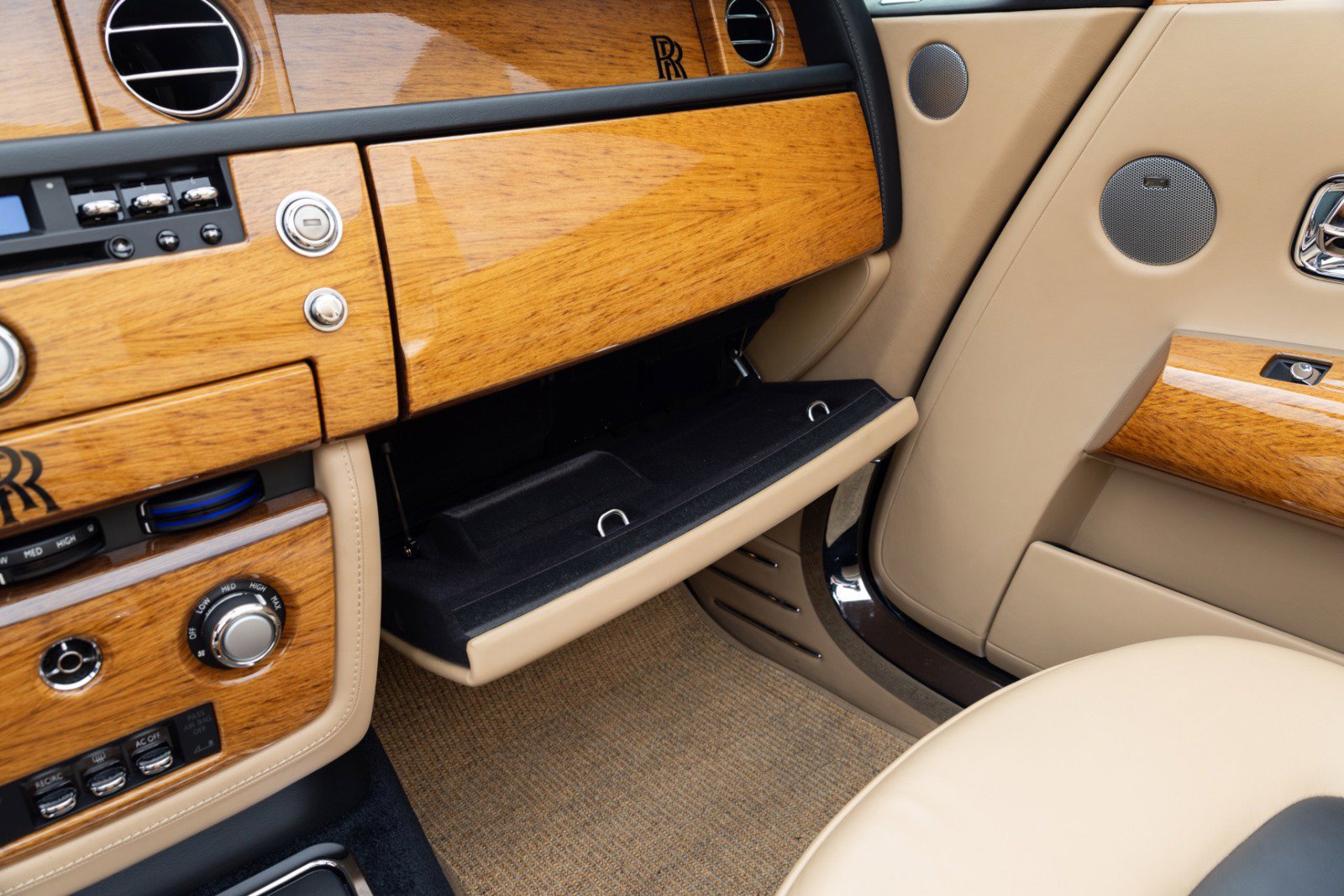 Used 2009 Rolls-Royce Phantom Drophead Coupe RWD image 31