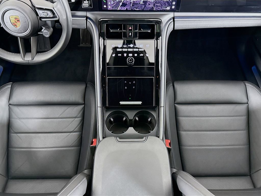 Used 2025 Porsche Panamera image 17