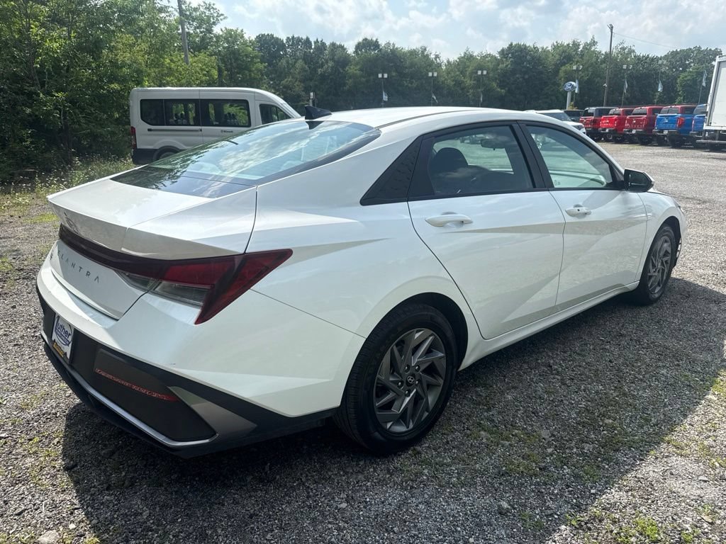 Used 2024 Hyundai Elantra SEL FWD image 9