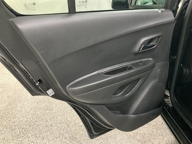 Used 2021 Chevrolet Trax LT AWD/4WD image 17