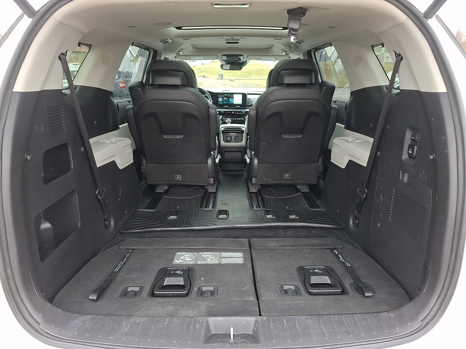 Used 2023 Kia Carnival SX Prestige image 35