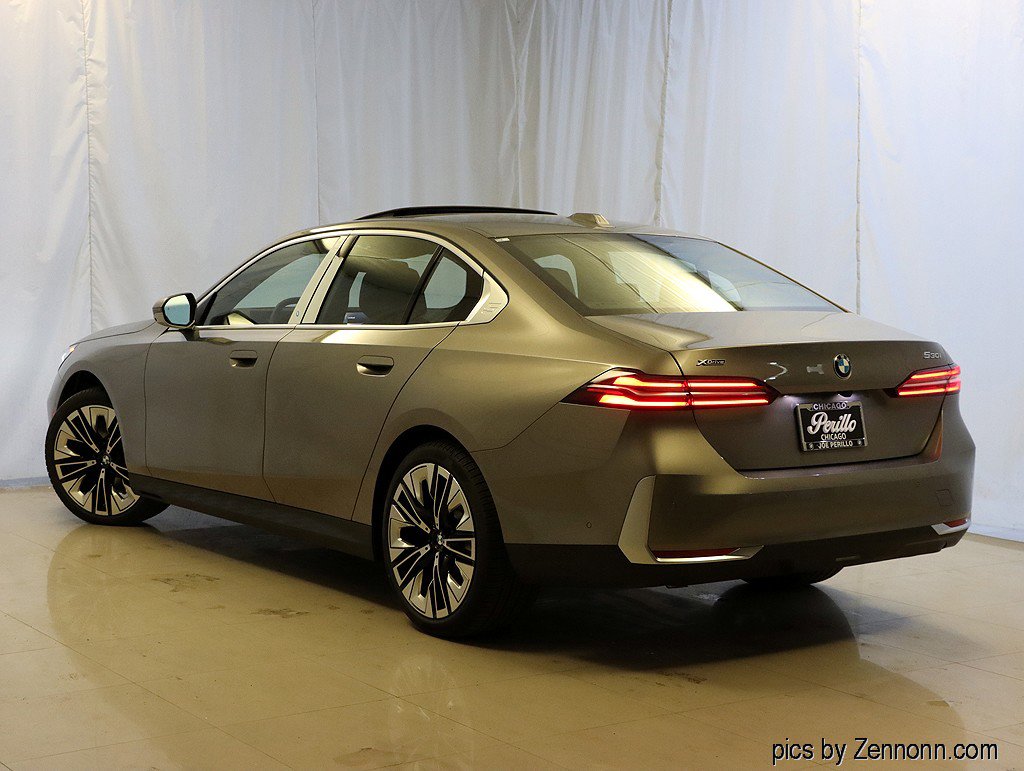 Used 2026 BMW 530i xDrive w/ Premium Package image 9