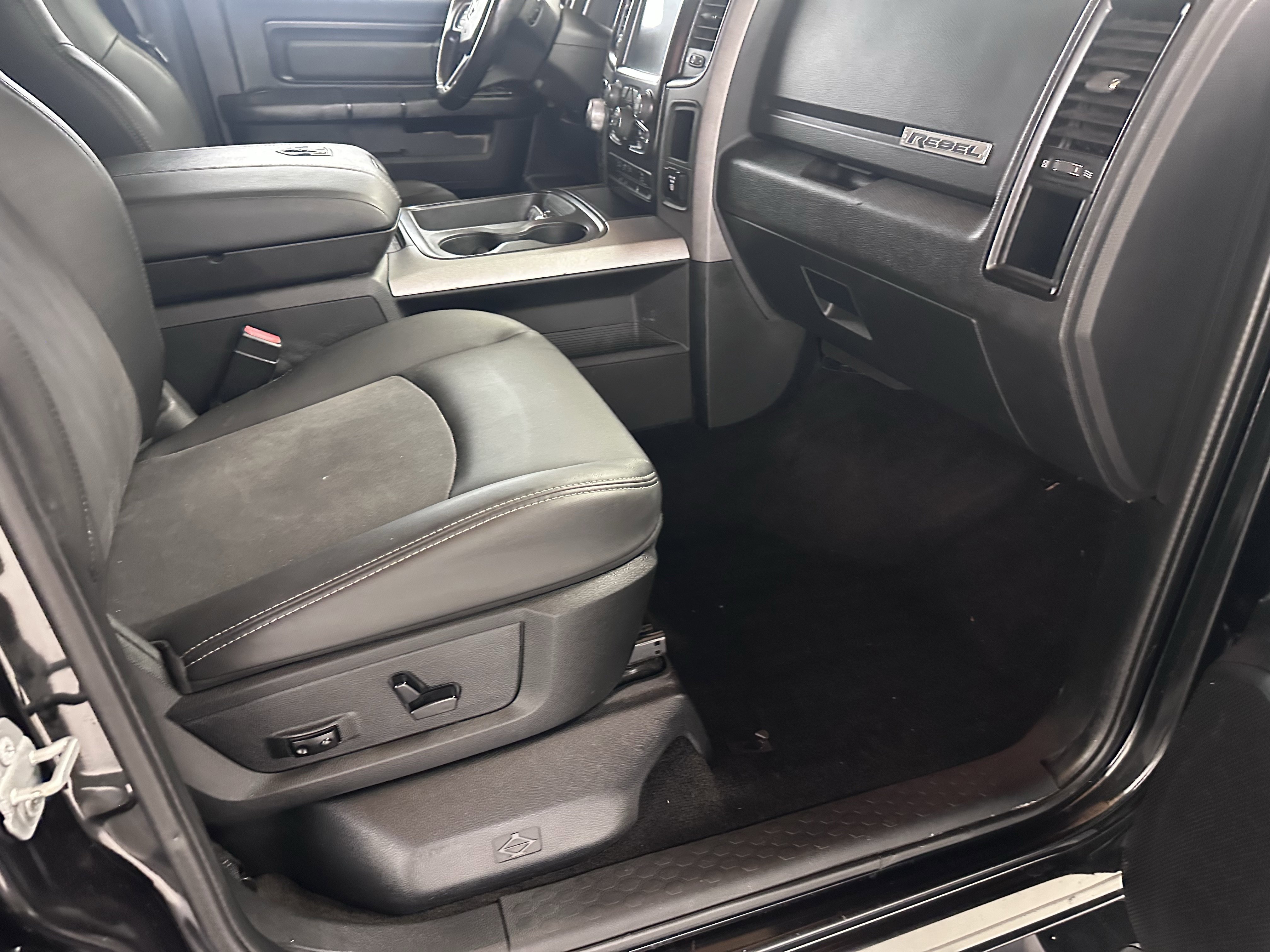 Used 2017 RAM 1500 Rebel w/ Luxury Group image 38