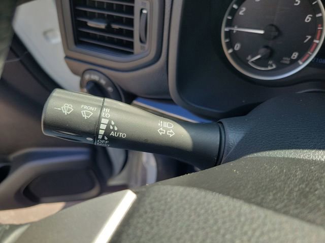 Used 2024 Nissan Titan SV w/ SV Convenience Package RWD image 25