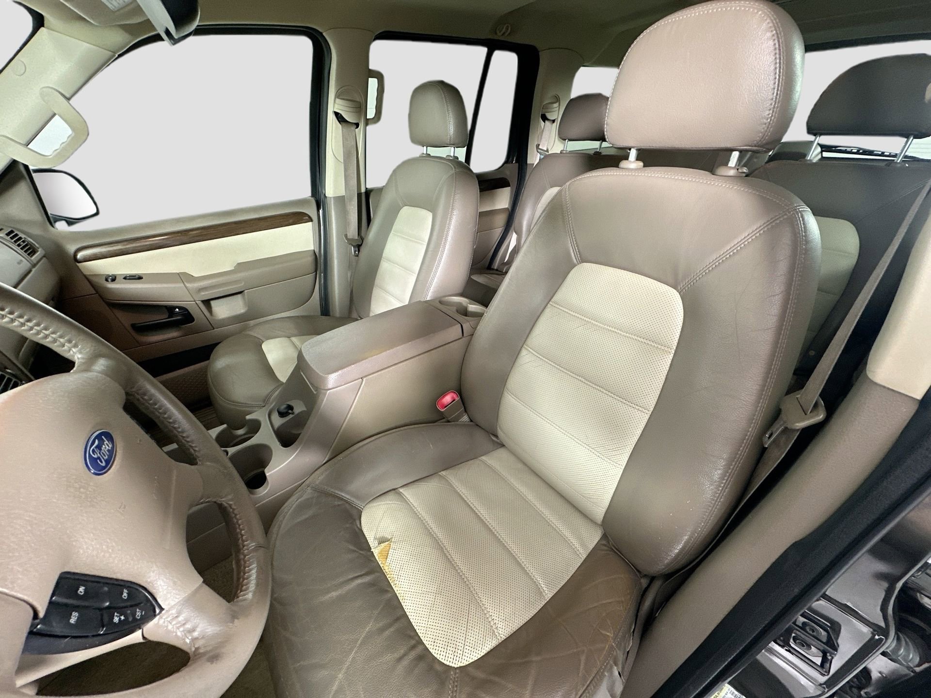 Used 2005 Ford Explorer Eddie Bauer image 17