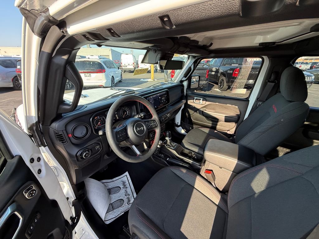 Used 2024 Jeep Wrangler Unlimited Rubicon w/ Technology Group image 11
