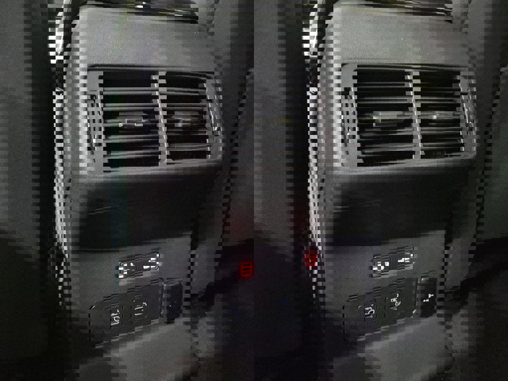 New 2026 Land Rover Range Rover Velar Dynamic SE image 23