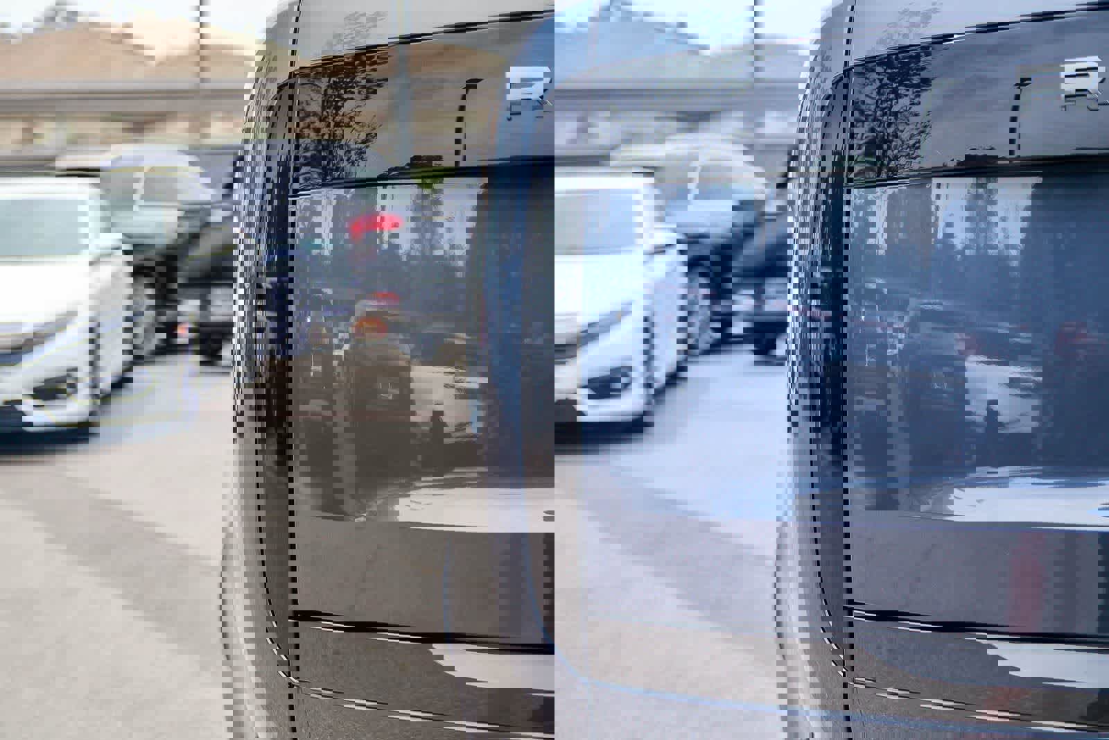 Used 2025 Land Rover Range Rover SE image 7