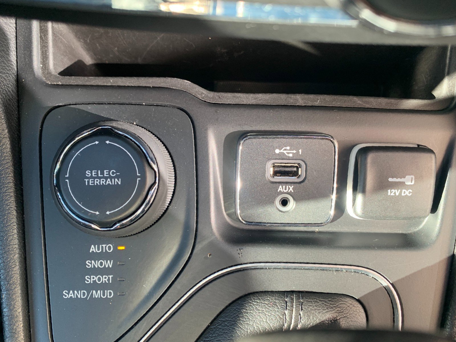 Used 2019 Jeep Cherokee Latitude Plus w/ Cold Weather Group image 20