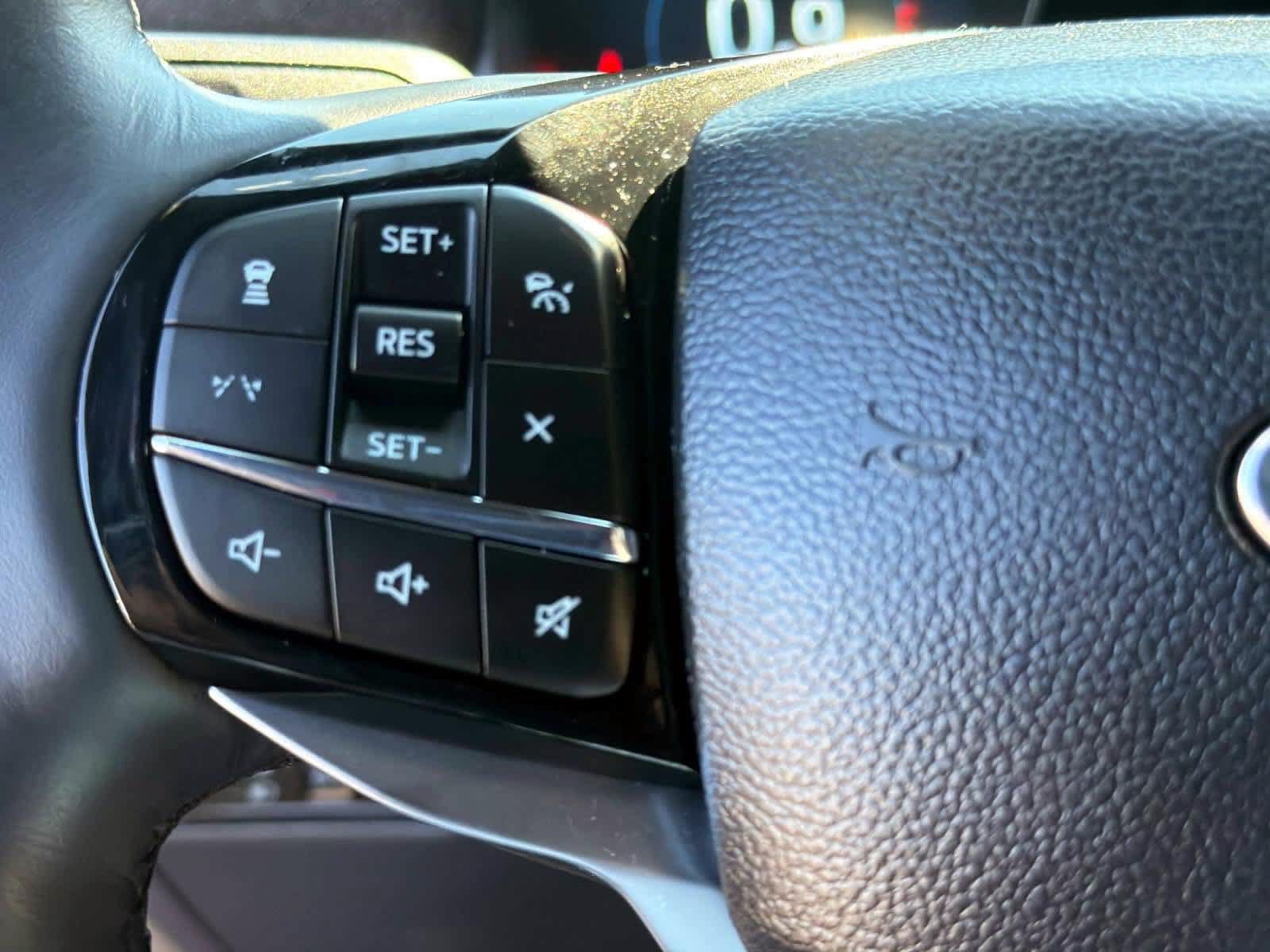 Used 2025 Ford Explorer Platinum w/ Ultimate Package AWD/4WD image 19
