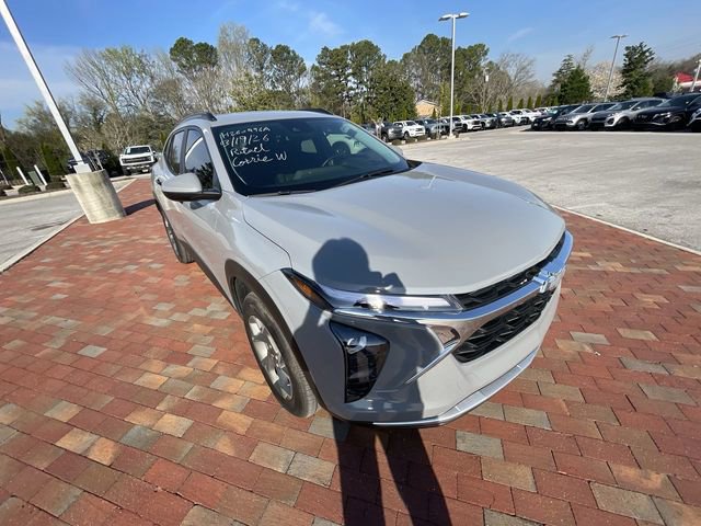 Used 2025 Chevrolet Trax LT w/ Driver Confidence Package image 5