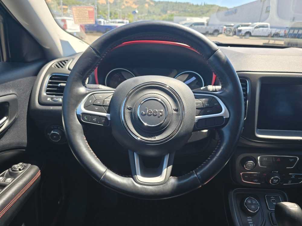 Used 2019 Jeep Compass Trailhawk w/ Leather Interior Group AWD/4WD image 11