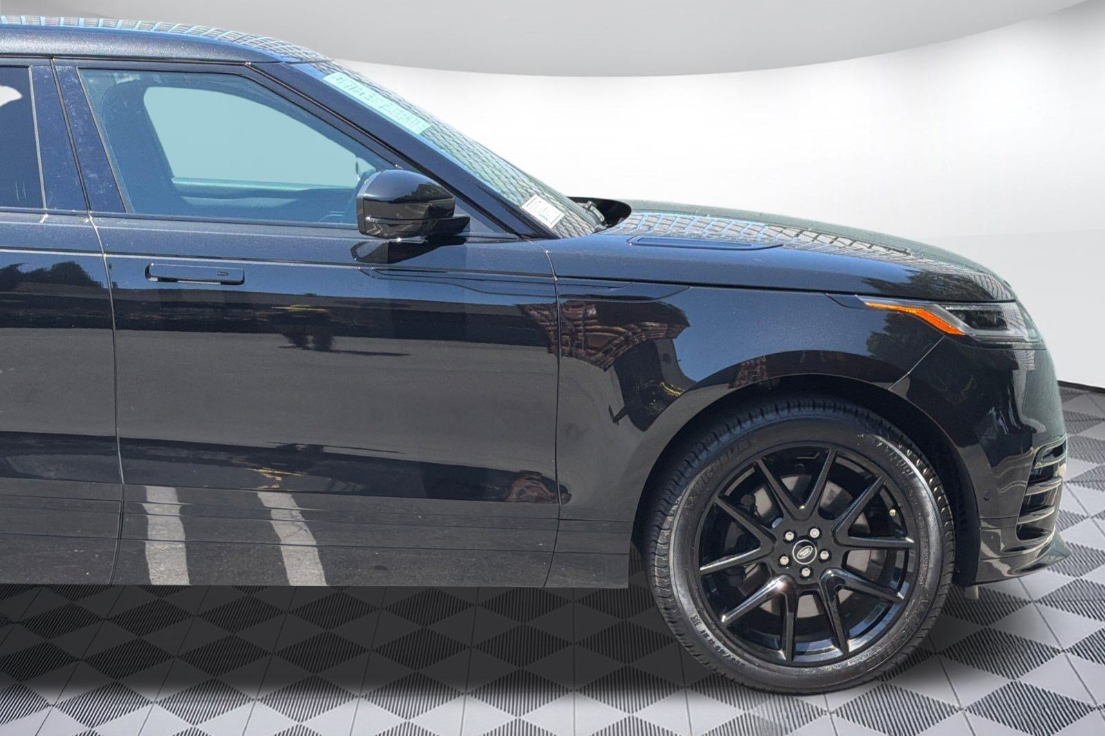 Certified 2026 Land Rover Range Rover Velar Dynamic SE AWD/4WD image 37
