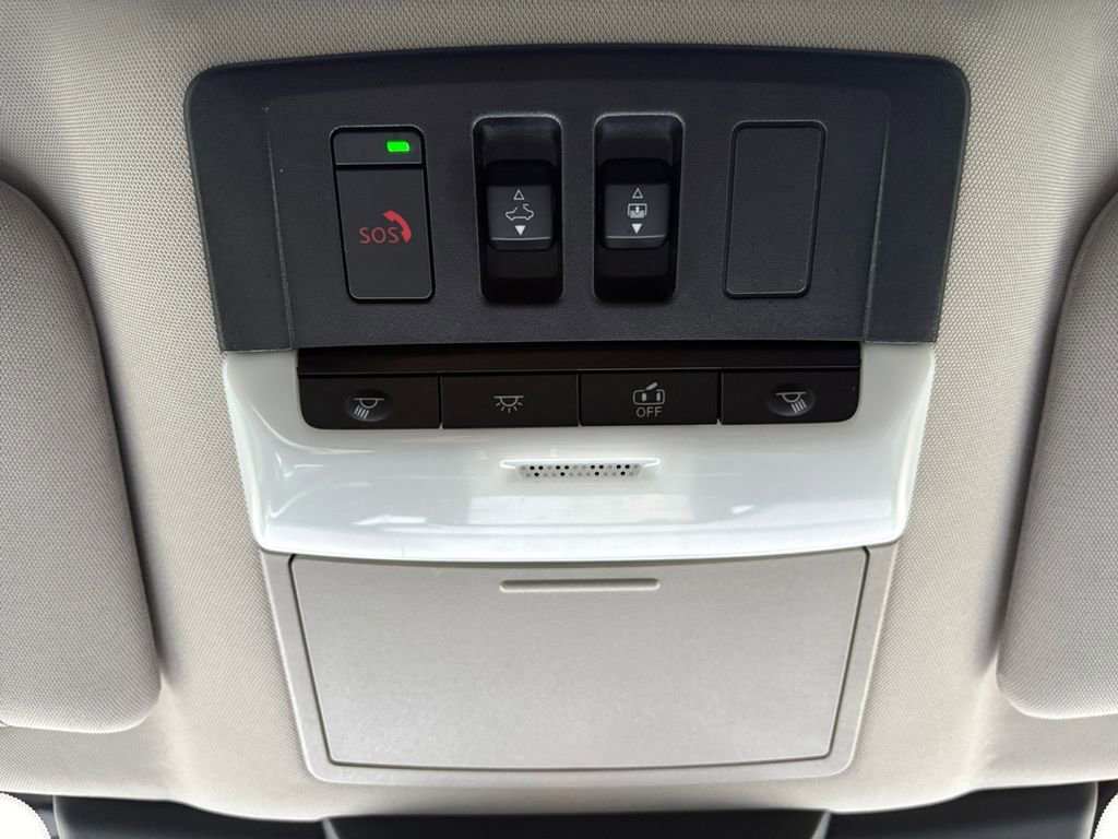 Used 2025 Nissan Pathfinder Platinum FWD image 36