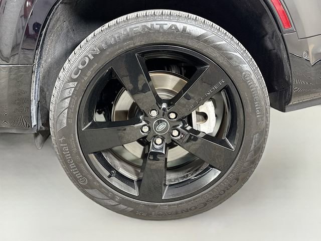 Certified 2025 Land Rover Defender 130 X-Dynamic SE AWD/4WD image 33