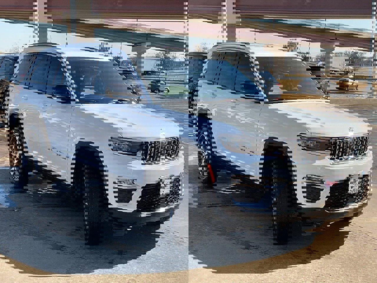 Used 2023 Jeep Grand Cherokee Limited w/ Trailer Tow Prep Group (B) image 4