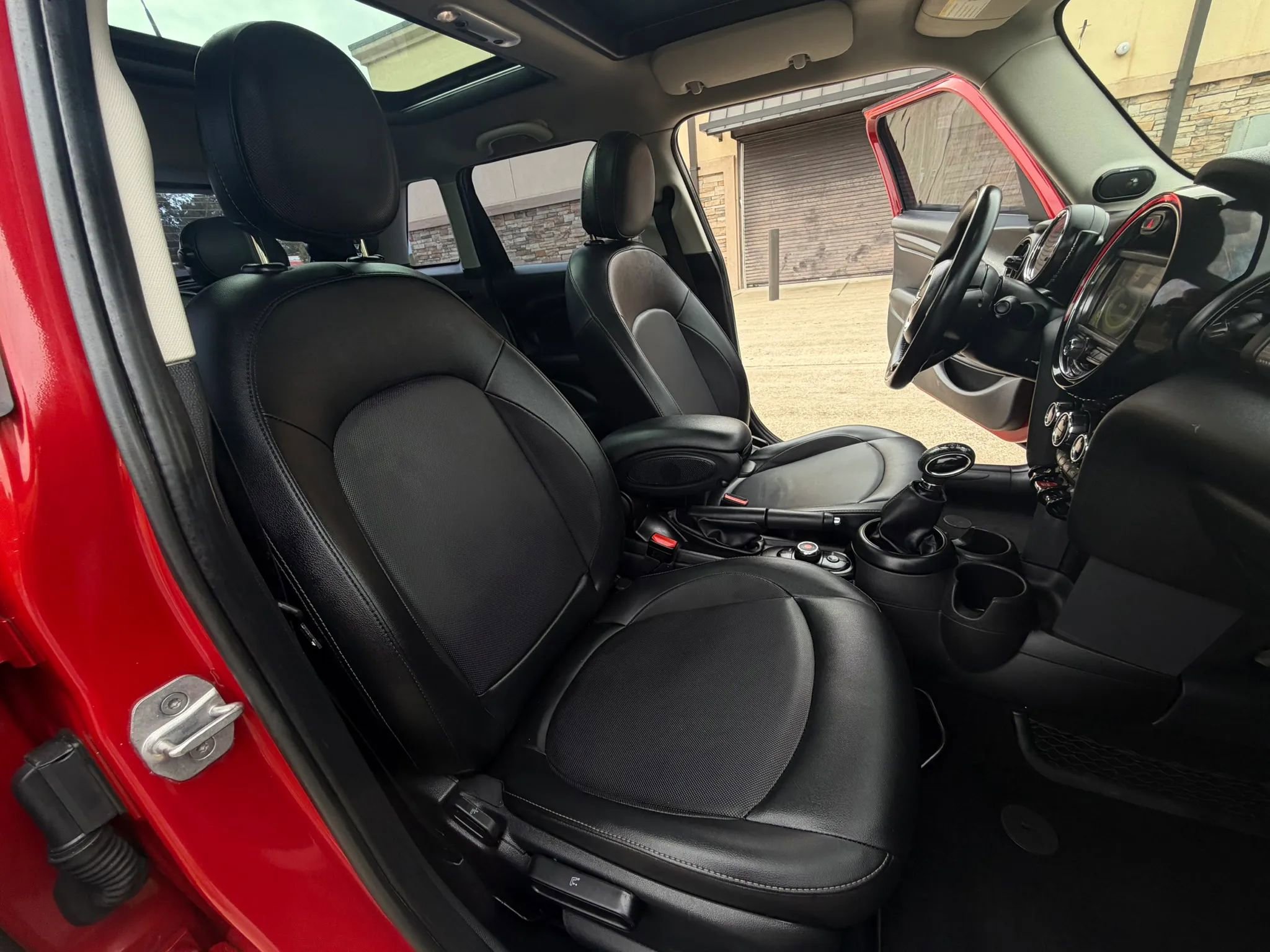 Used 2017 MINI Cooper 4-Door Hardtop FWD image 31
