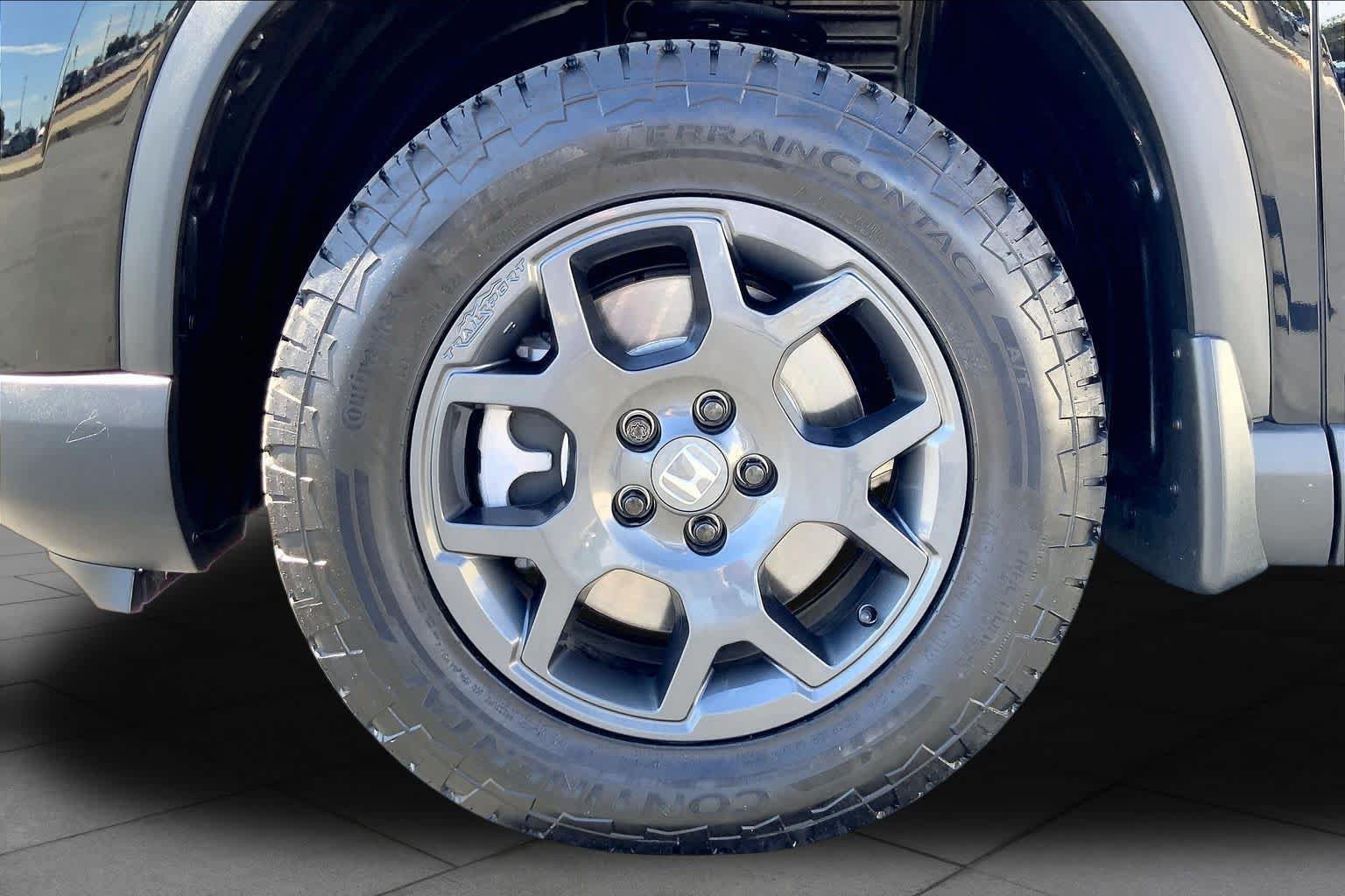 Used 2025 Honda Pilot TrailSport image 10