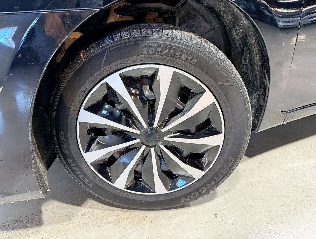 Used 2017 Nissan Sentra SV image 2