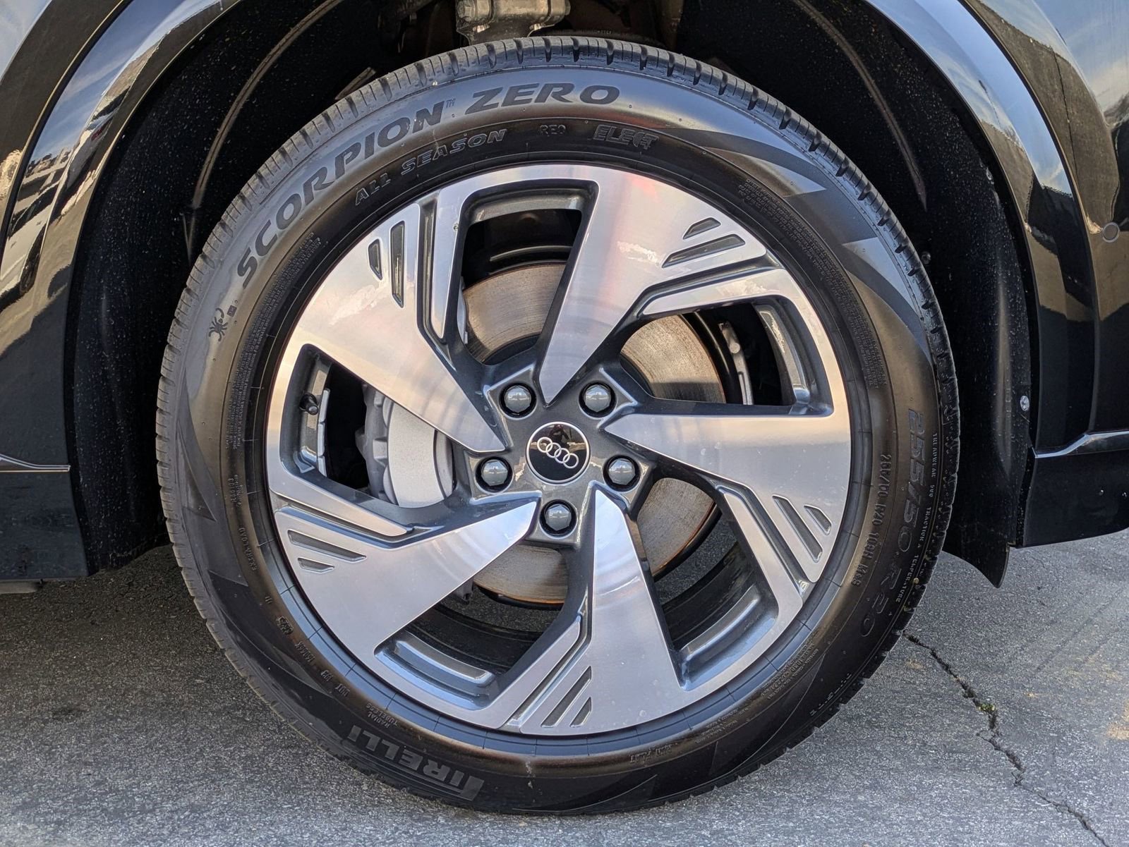 New 2025 Audi Q6 e-tron Premium Plus AWD/4WD image 13